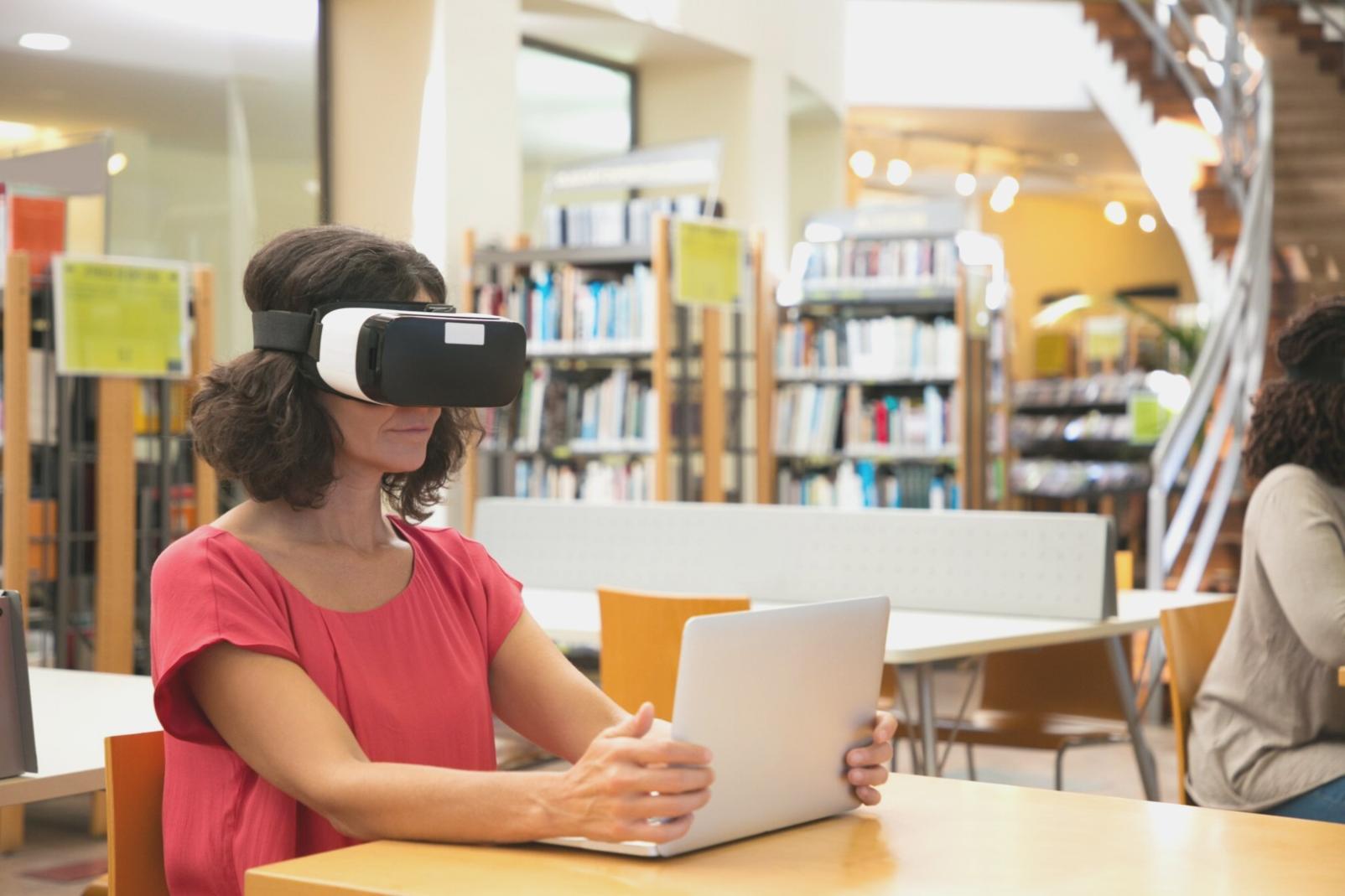 Interactive learning environment with financial concepts being explained