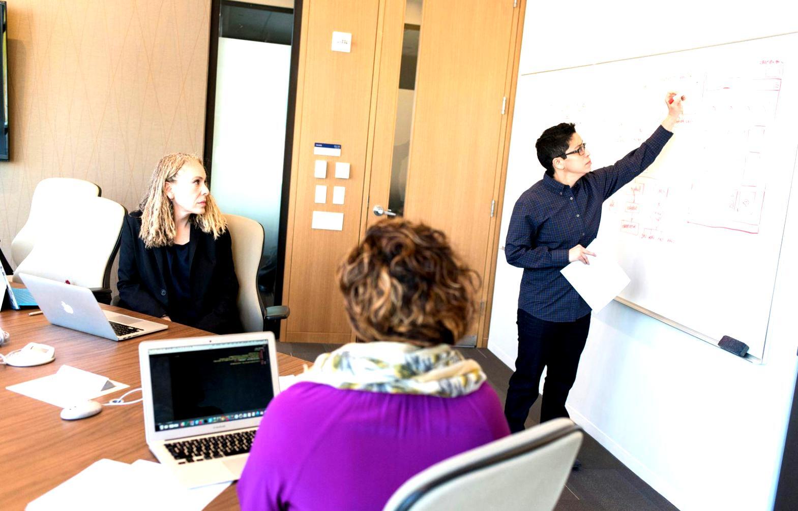 Modern educational setting focused on practical investing knowledge