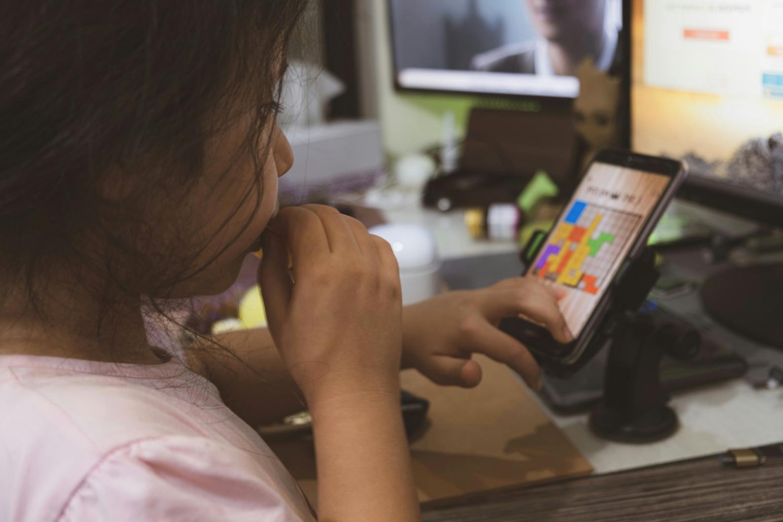 Students engaged in financial education session discussing investment strategies